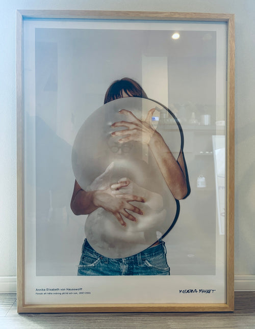 ANNIKA ELISABETH VON HAUSSWOLFF / Attempting to Deal with Time and Space 美術館オリジナルポスター（2021年展 / 特注額装付き（オーク材） / 70×50cm）