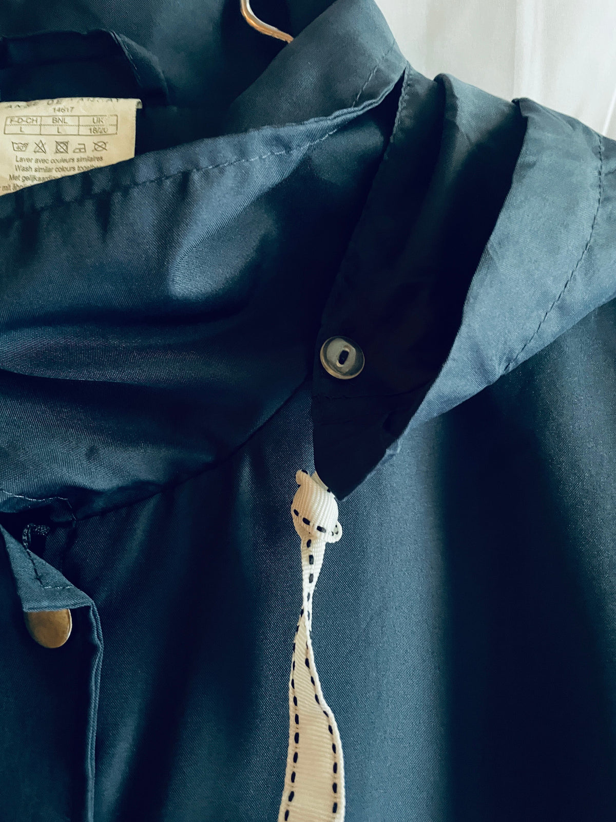 【ノーブランド】Chic Navy Blue Jacket with Hood - 画像2